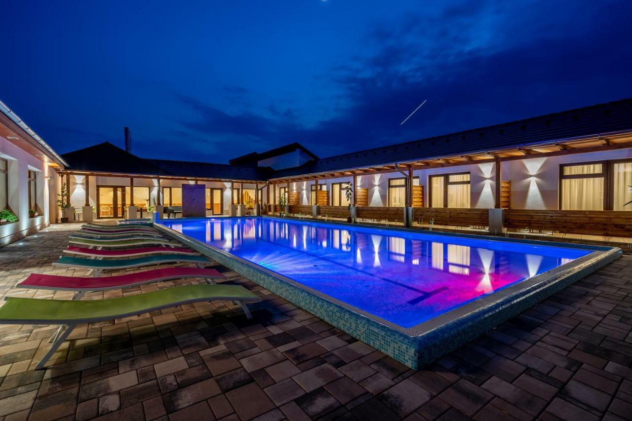 Doresz Wellness Panzio Bed and Breakfast Újhartyán Eksteriør billede